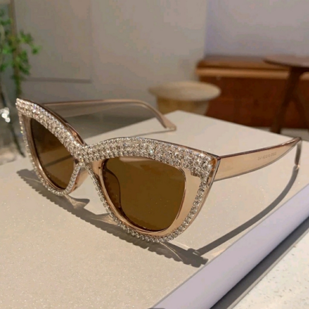 Rhinestone Decor Cat Eye Fashion Glasses